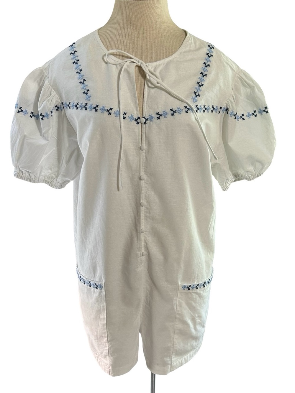 MABLE White Embroidered
Puff Sleeve
Romper Size L - Picture 3 of 9